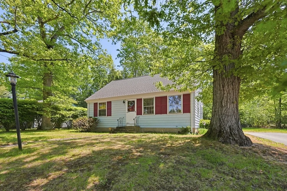 Unit for sale at 5 Robin Hood Dr., Seekonk, MA 02771