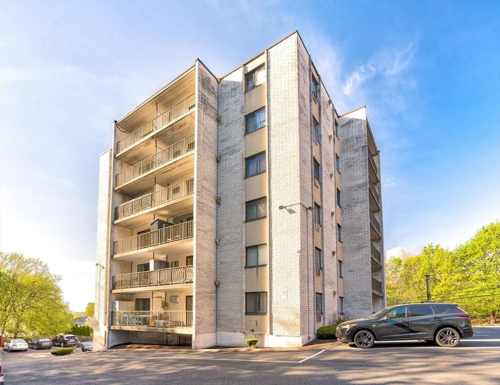 Unit for sale at 308 Quarry St, Quincy, MA 02169