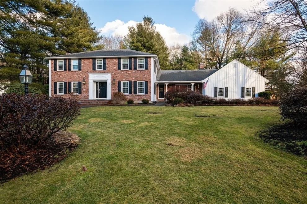 Unit for sale at 7 Mohawk Ln, Lynnfield, MA 01940