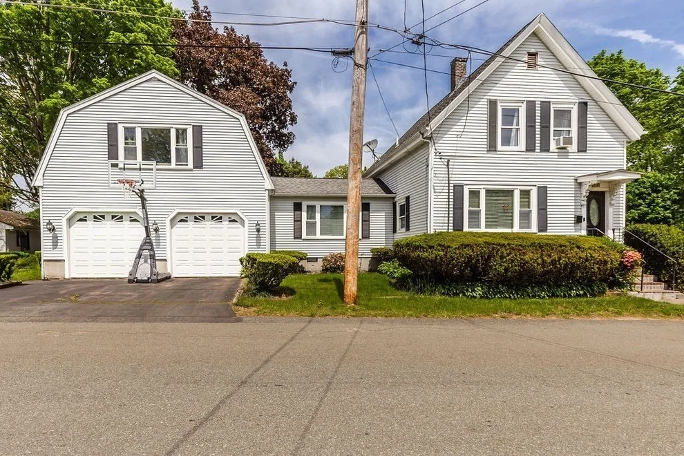 Unit for sale at 135 Hammond St, Brockton, MA 02302
