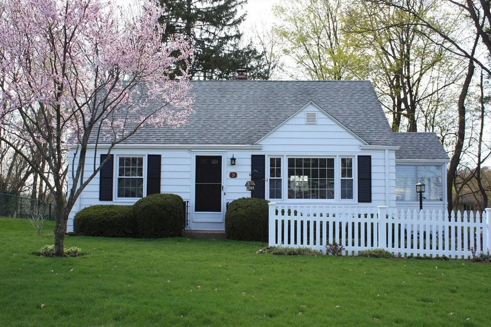 Unit for sale at 9 Knollwood Dr, East Longmeadow, MA 01028