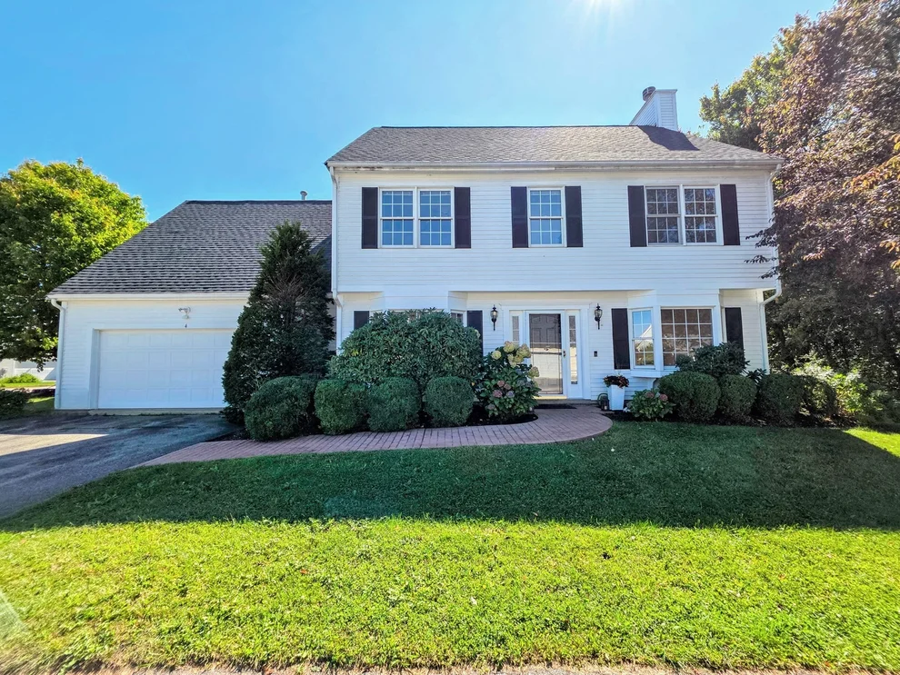 Unit for sale at 4 Pintail Rd, Walpole, MA 02081