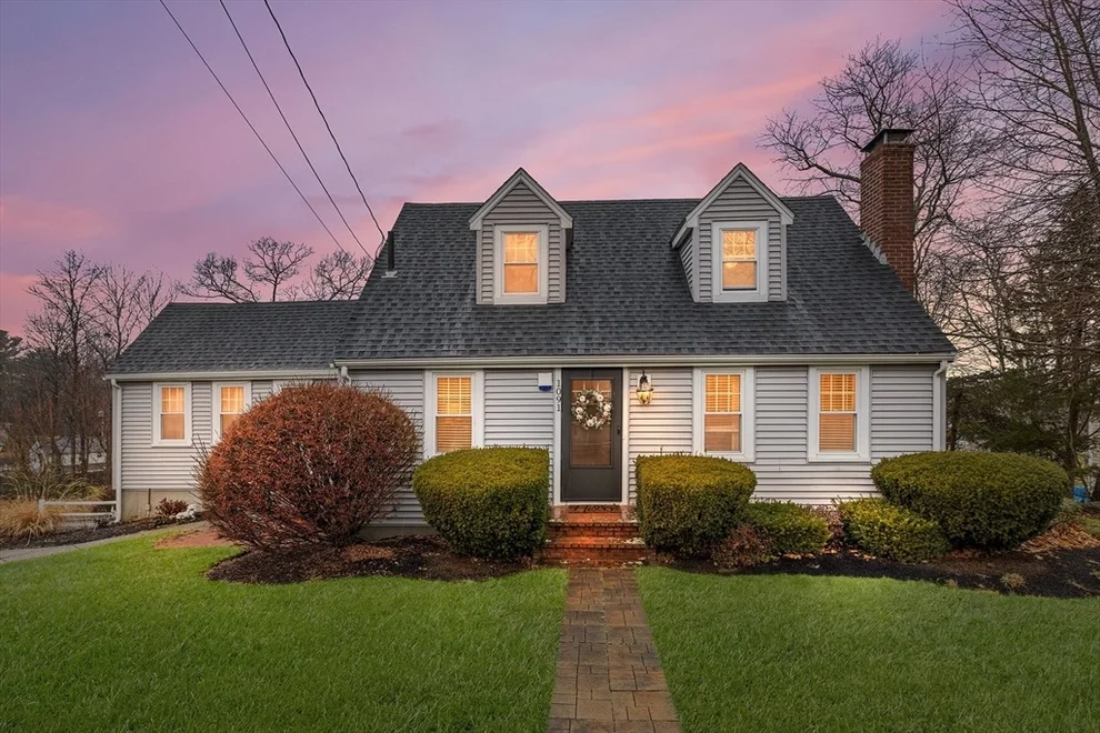Unit for sale at 1091 Liberty St, Braintree, MA 02184