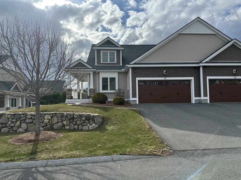 Unit for sale at 34 Fox Hill Ln, Dracut, MA 01826