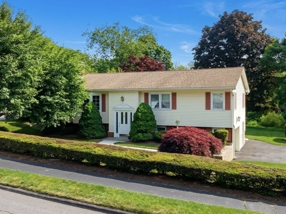 Unit for sale at 8 Deerfield Rd, Shrewsbury, MA 01545