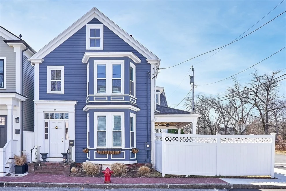 Unit for sale at 27 Washington St, Newburyport, MA 01950