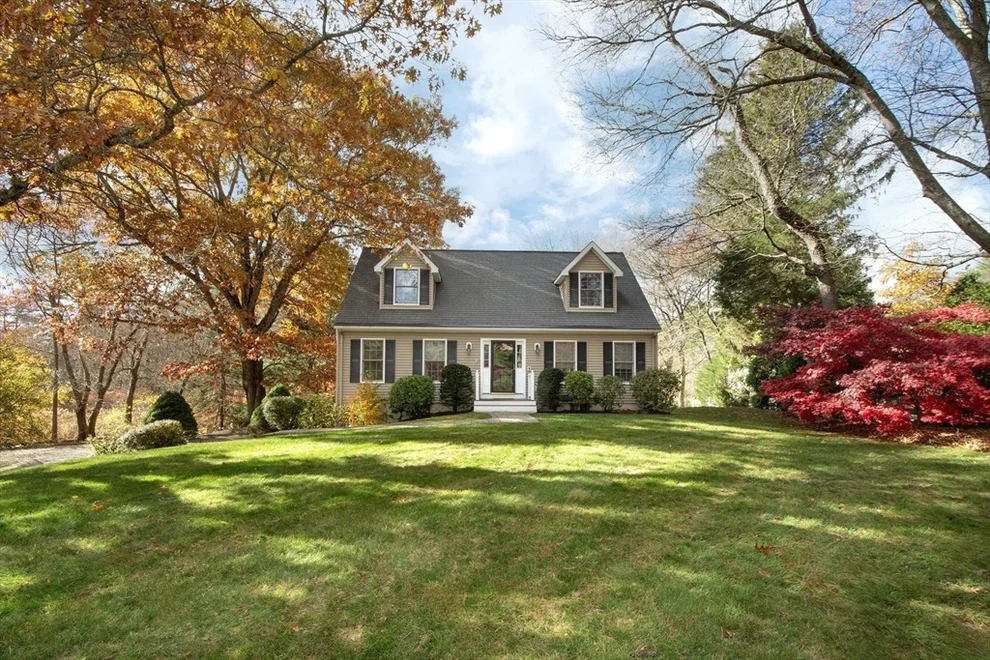 Unit for sale at 21 Union St, Marshfield, MA 02050