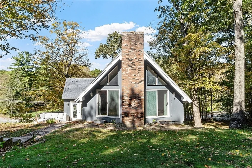 Unit for sale at 4 Redstone Hill Rd, Sterling, MA 01564