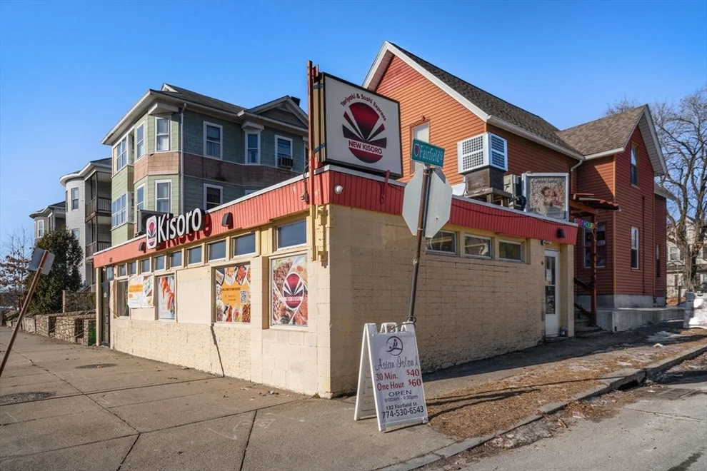 Unit for sale at 482 Park Ave, Worcester, MA 01603