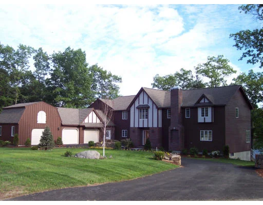 Unit for sale at 4 Richardson Ln, Georgetown, MA 01833