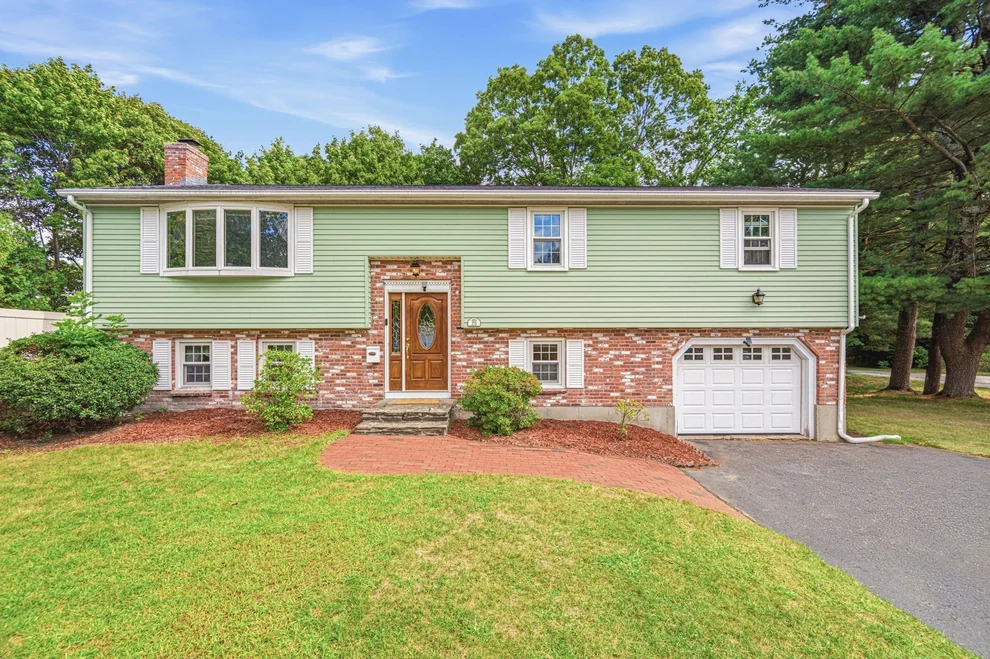Unit for sale at 25 Oak Ridge Way, Shrewsbury, MA 01545