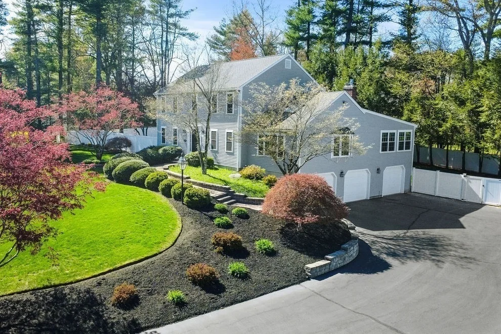 Unit for sale at 14 Lancelot Ln, Mansfield, MA 02048