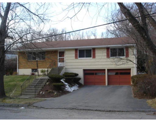 Unit for sale at 3 Valley Hill Ln, Worcester, MA 01609
