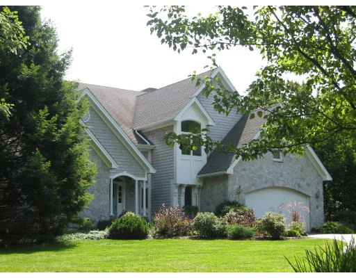 Unit for sale at 4 Winchelsea Lane, Lincoln, MA 01773