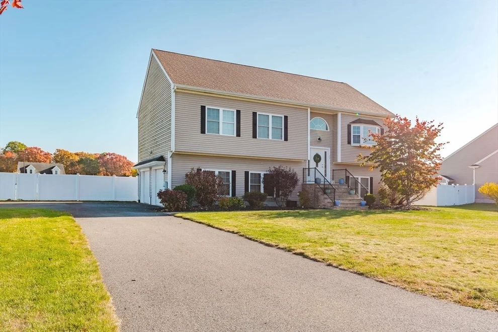 Unit for sale at 73 Blue Grass Cir, Taunton, MA 02780