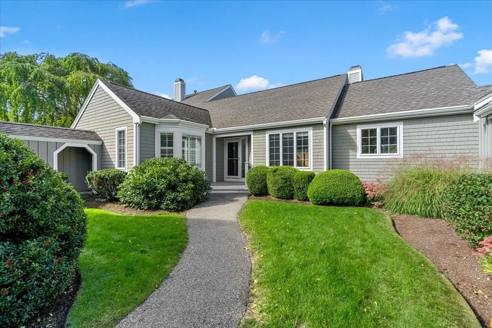 Photo of 10 Floret Circle, Hingham, MA 02043