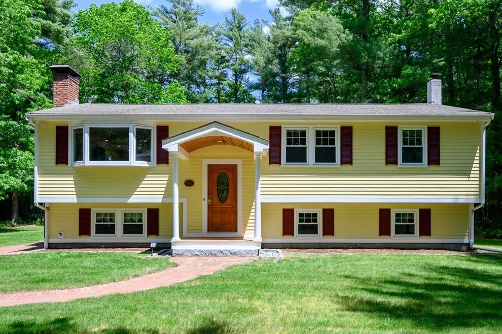 Unit for sale at 64 Elm St, Pembroke, MA 02359