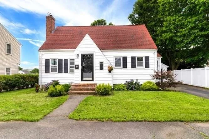 Unit for sale at 33 Sunnyside Park, Saugus, MA 01906