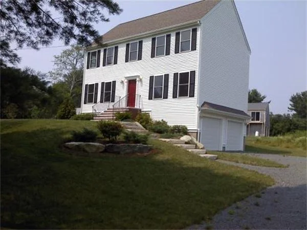 Unit for sale at 21 Edwards Ln, Rochester, MA 02770