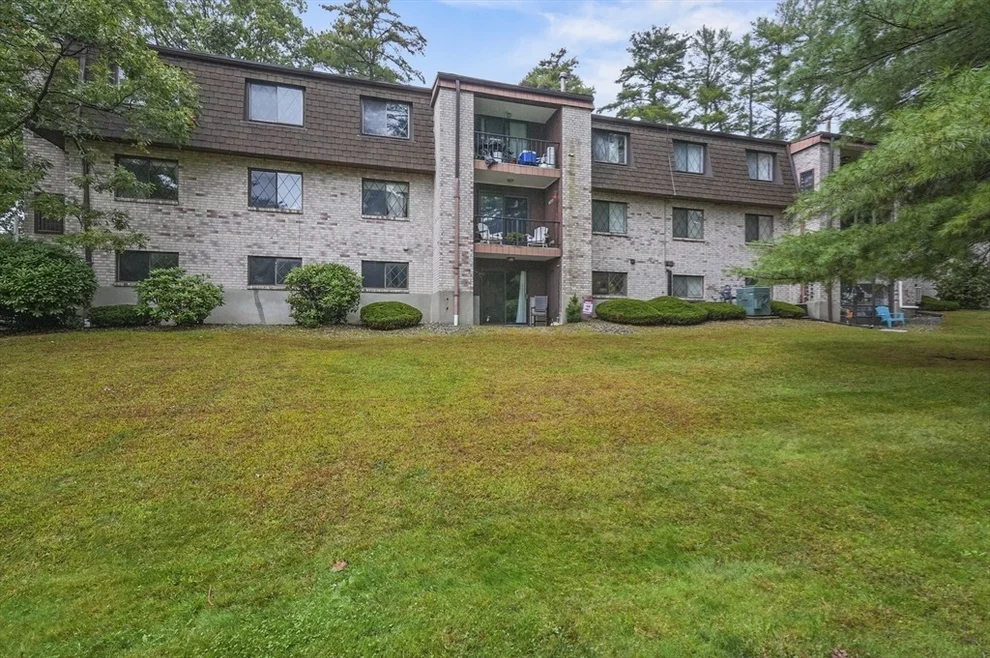 Unit for sale at 5 Greenbriar Drive, North Reading, MA 01864