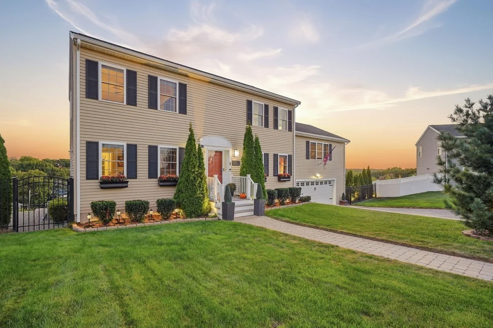 Unit for sale at 1 Tsitsinos Dr, Peabody, MA 01960