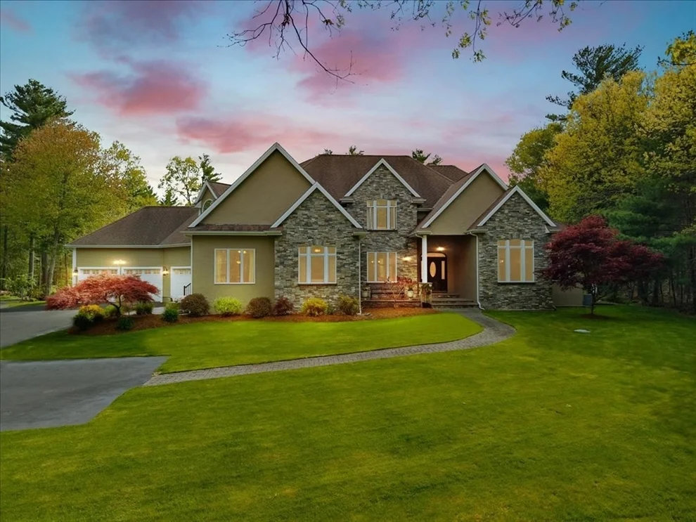 Unit for sale at 4 Alberta Ln, Lakeville, MA 02347