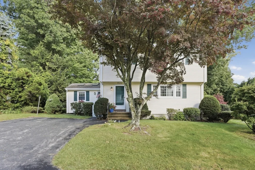 Unit for sale at 17 Whippoorwill Drive, Shrewsbury, MA 01545