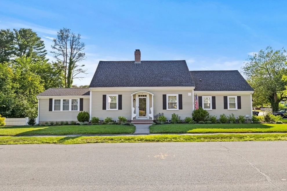 Unit for sale at 1 Stratford Rd, Andover, MA 01810