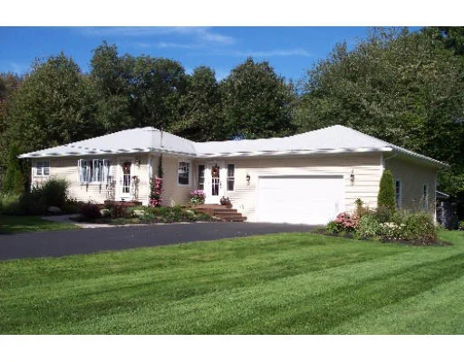 Unit for sale at 3 Valeska Lane, Salem, NH 03079