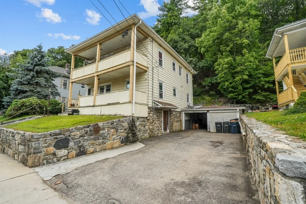Unit for sale at 423 Worcester St, Southbridge, MA 01550