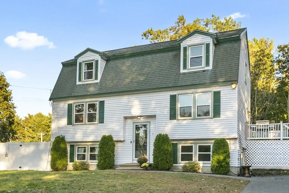 Unit for sale at 7 Wamesit Rd, Tewksbury, MA 01876