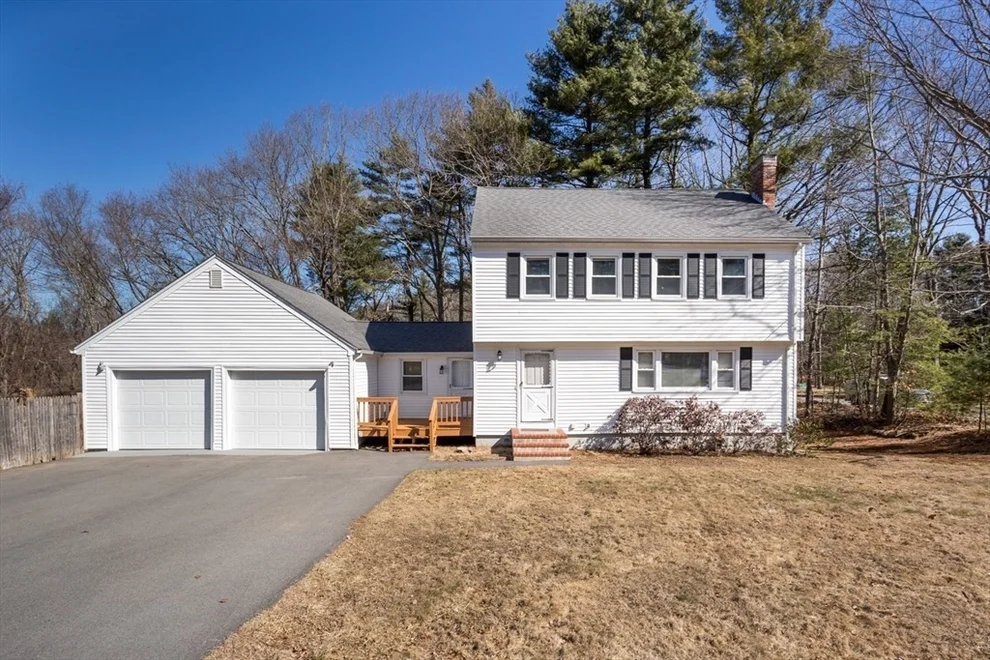 Unit for sale at 12 Sargent Ln, Franklin, MA 02038