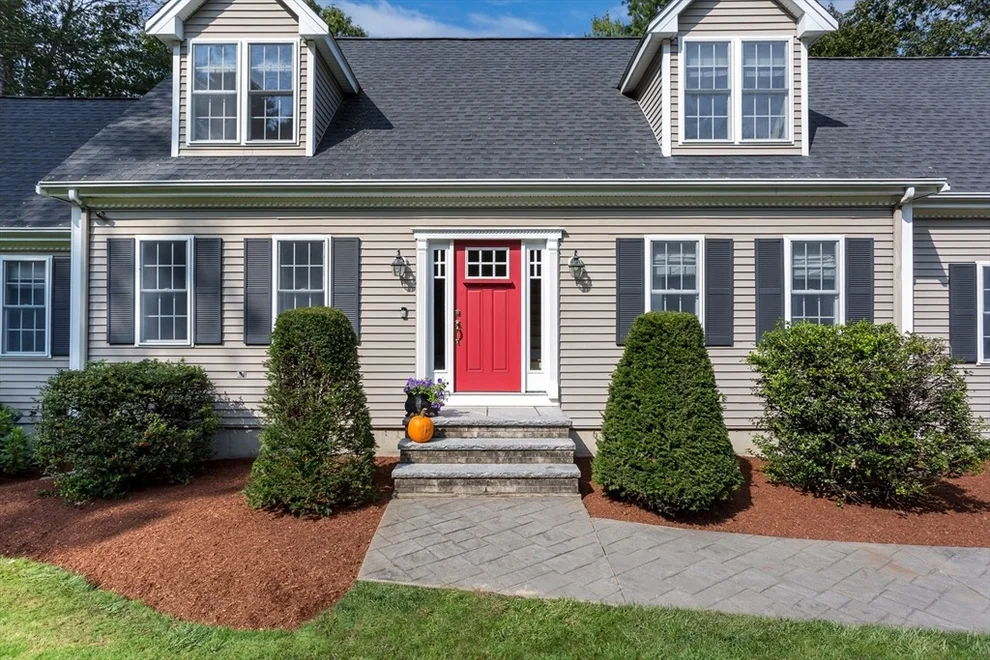 Unit for sale at 9 Jefferson Rd, Franklin, MA 02038