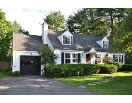 Unit for sale at 11 Elmwood Rd, Wellesley, MA 02481