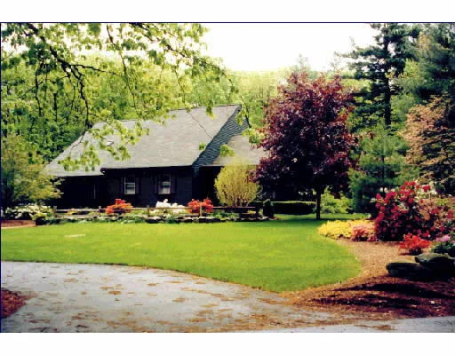 Unit for sale at 118 Armsby Road, Sutton, MA 01590