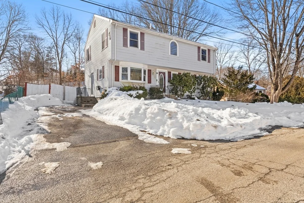 Unit for sale at 5 Endicott St, Weymouth, MA 02189