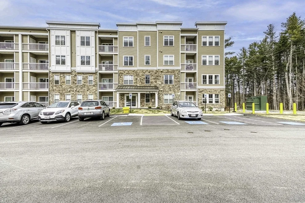 Unit for sale at 2 Winslow Ln, Grafton, MA 01519