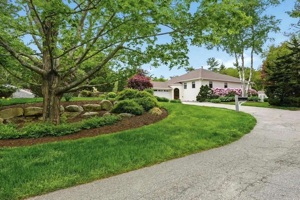 Unit for sale at 6 Victoria Rd, Manchester, MA 01944