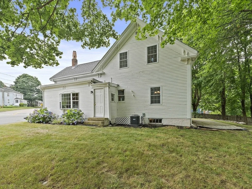 Unit for sale at 9 Crescent St, Kingston, MA 02364