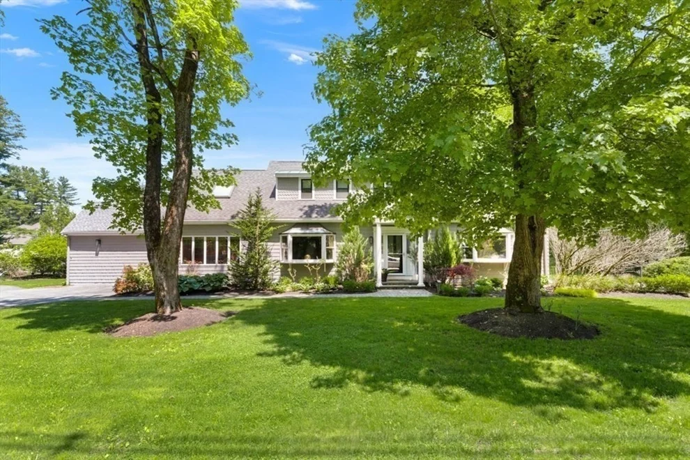 Unit for sale at 319 Lowell St, Lynnfield, MA 01940