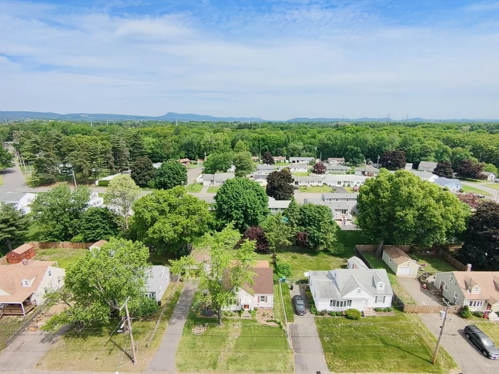 Unit for sale at 118 Edgewood Ave, Chicopee, MA 01013