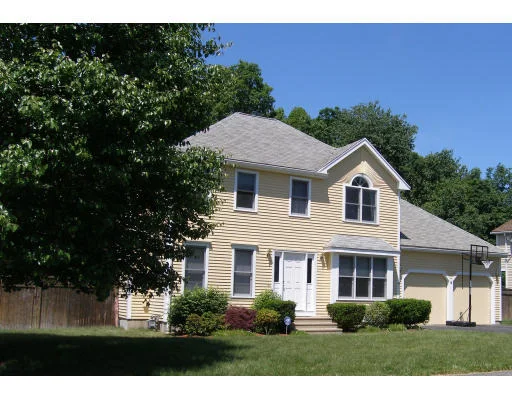 Unit for sale at 8 Nightingale Rd, Shrewsbury, MA 01545