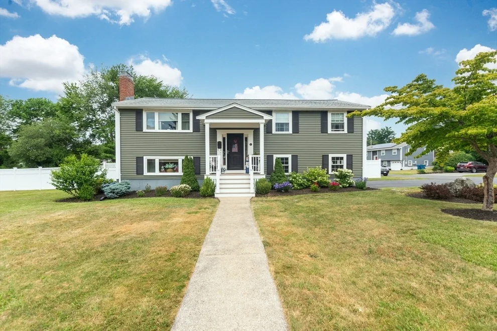 Unit for sale at 3 Fencourt Rd, Canton, MA 02021