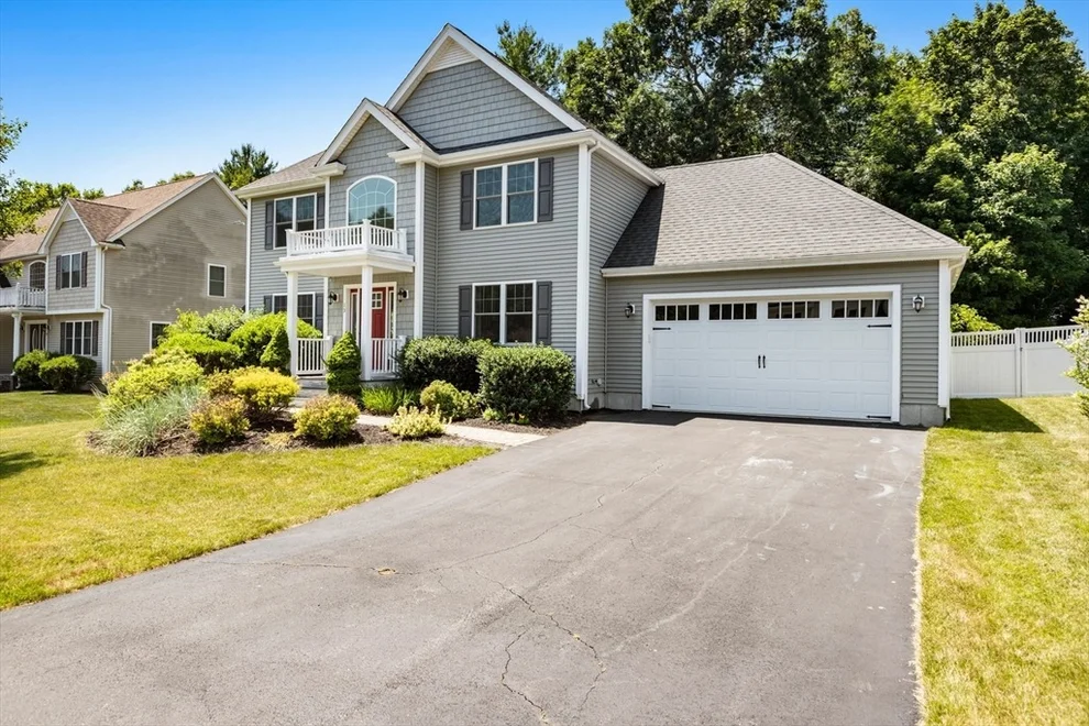 Unit for sale at 13 Saw Mill Ln, Rockland, MA 02370