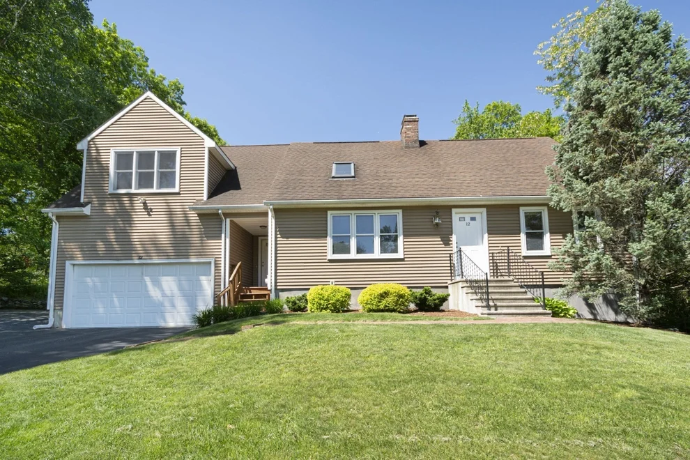 Unit for sale at 12 Ridge Rd, Shrewsbury, MA 01545