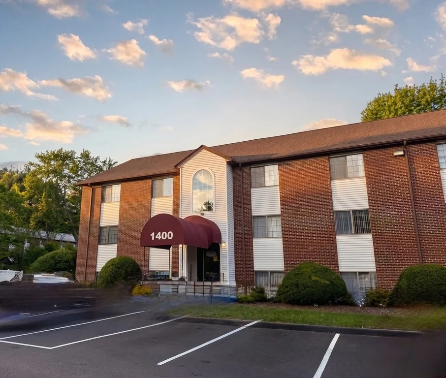 Unit for sale at 1400 Skyline Dr, Lowell, MA 01854