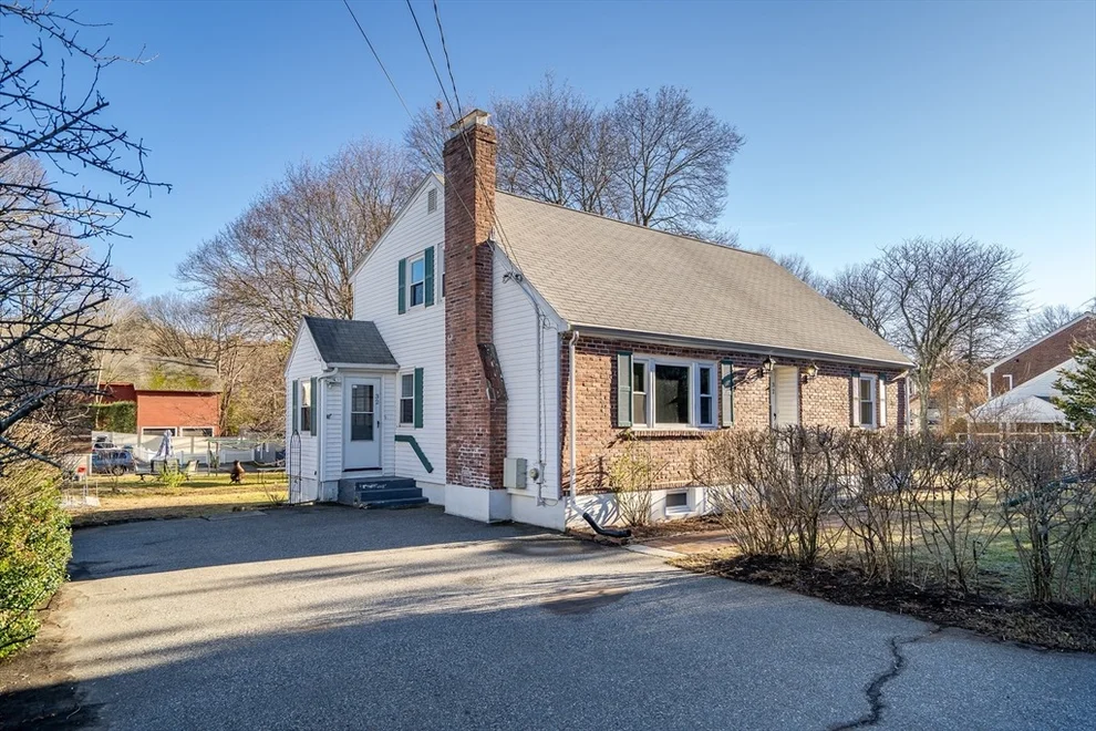 Unit for sale at 32 Oak St., Winchester, MA 01890