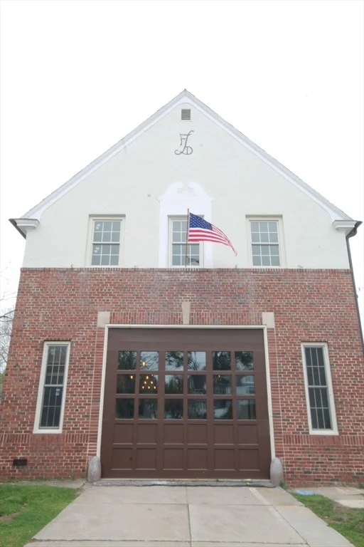 Unit for sale at 1043 Sumner Ave, Springfield, MA 01118