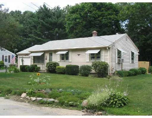 Unit for sale at 42 Hunter Dr, Cumberland, RI 02864