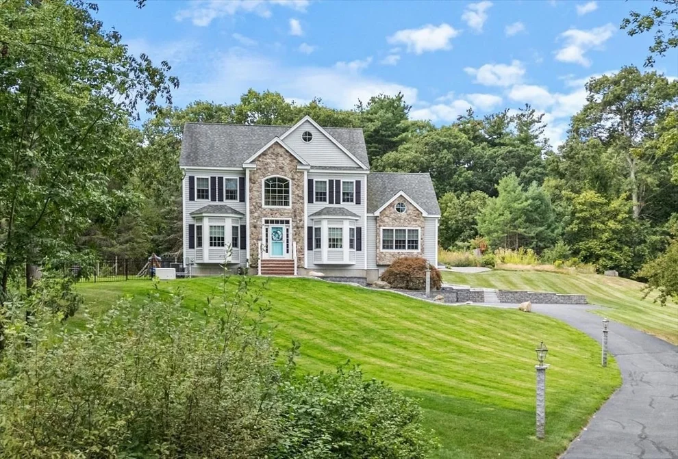 Unit for sale at 4 Darrens Way, Methuen, MA 01844